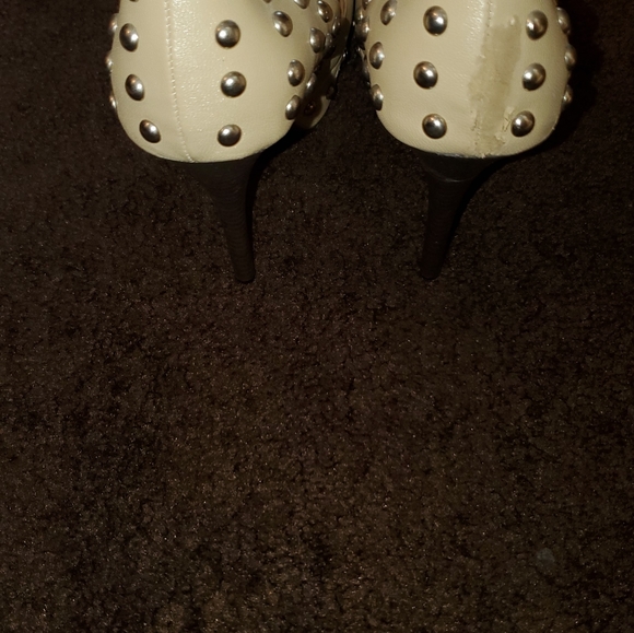 Nude High Heels with Gold Accents - Picture 8 of 16